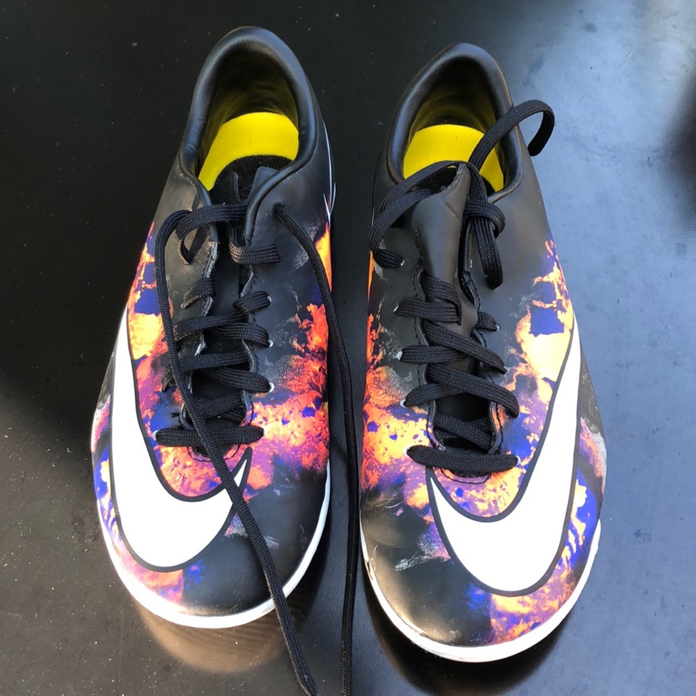 indoor soccer cleats size 3.5 kids